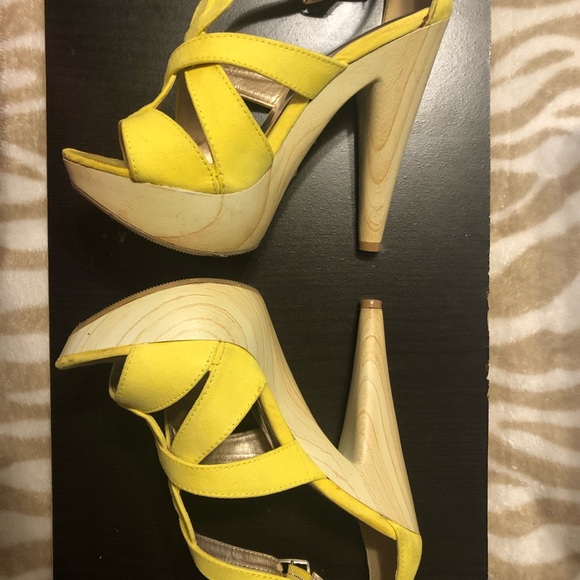 Cute yellow heeled platform sandals - Picture 2 of 6